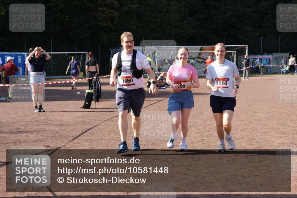 27.09.2026 - 35. Volkslauf durch das schöne Alstertal Strokosch-Dieckow http://msf.ph/oto/10581448 27.09.2026 13:01:15 Ziel 1109, 1110, 1660 meine-sportfotos.de