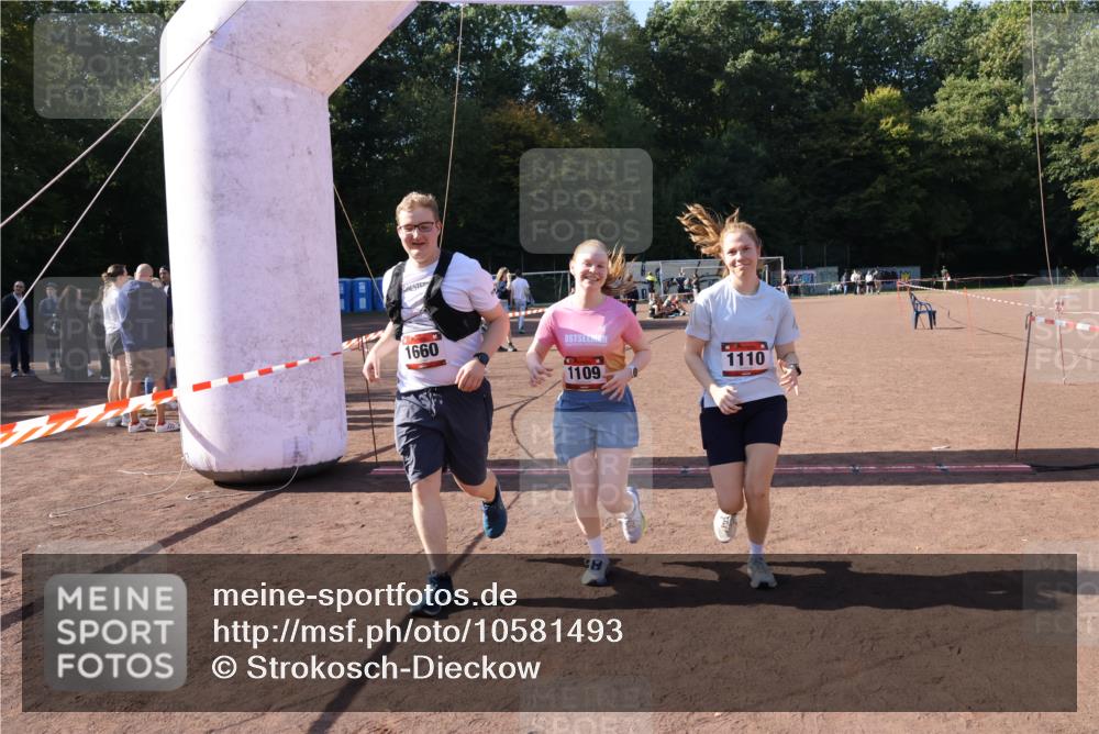 27.09.2026 - 35. Volkslauf durch das schöne Alstertal Strokosch-Dieckow http://msf.ph/oto/10581493 27.09.2026 13:01:18 Ziel 1109, 1110, 1660 meine-sportfotos.de
