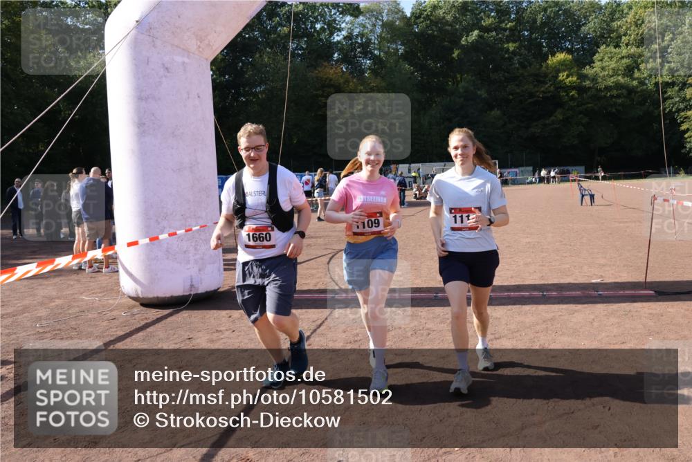 27.09.2026 - 35. Volkslauf durch das schöne Alstertal Strokosch-Dieckow http://msf.ph/oto/10581502 27.09.2026 13:01:18 Ziel 1109, 1110, 1660 meine-sportfotos.de