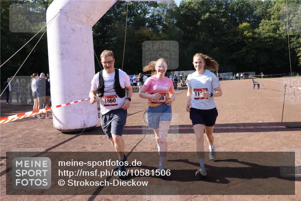 27.09.2026 - 35. Volkslauf durch das schöne Alstertal Strokosch-Dieckow http://msf.ph/oto/10581506 27.09.2026 13:01:18 Ziel 1109, 1110, 1660 meine-sportfotos.de