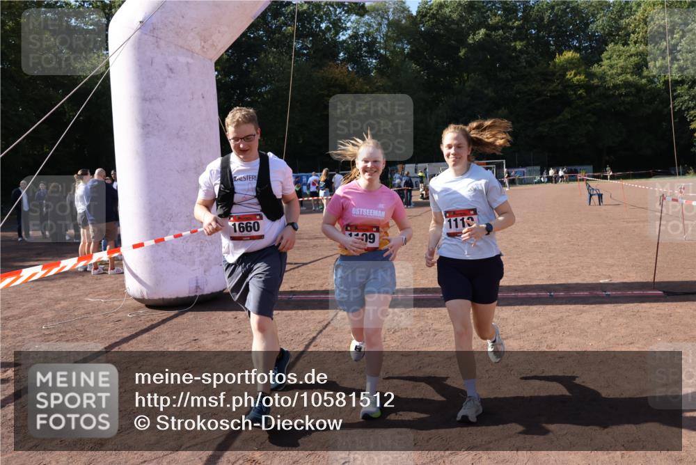 27.09.2026 - 35. Volkslauf durch das schöne Alstertal Strokosch-Dieckow http://msf.ph/oto/10581512 27.09.2026 13:01:18 Ziel 1109, 1110, 1660 meine-sportfotos.de