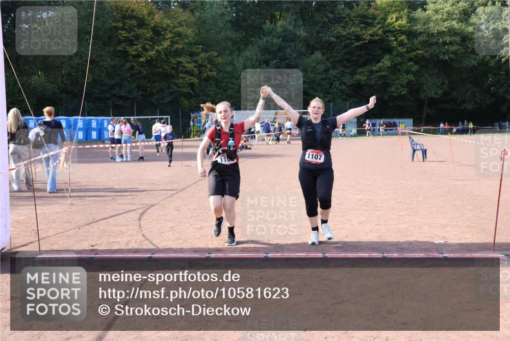 27.09.2026 - 35. Volkslauf durch das schöne Alstertal Strokosch-Dieckow http://msf.ph/oto/10581623 27.09.2026 13:02:30 Ziel 1107, 1108, 2035 meine-sportfotos.de