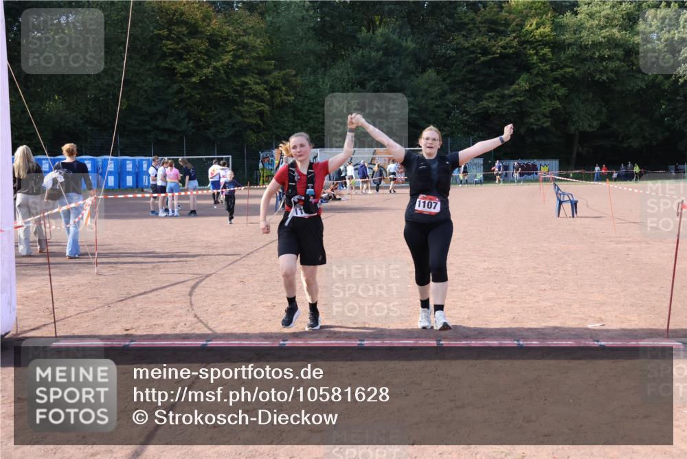27.09.2026 - 35. Volkslauf durch das schöne Alstertal Strokosch-Dieckow http://msf.ph/oto/10581628 27.09.2026 13:02:30 Ziel 1107, 1108, 2035 meine-sportfotos.de