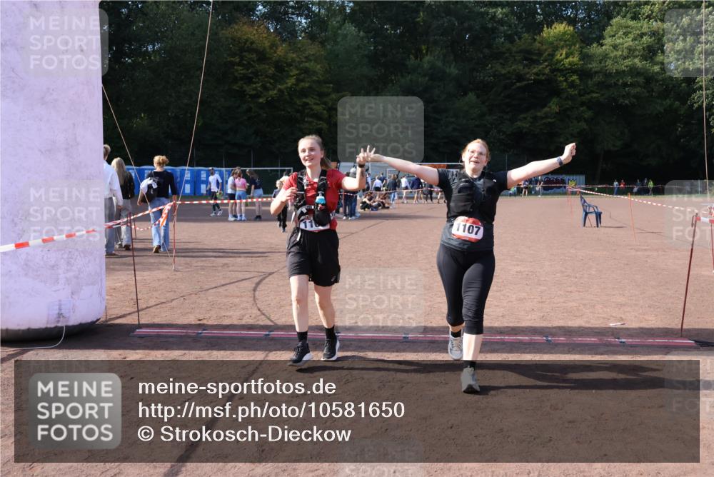 27.09.2026 - 35. Volkslauf durch das schöne Alstertal Strokosch-Dieckow http://msf.ph/oto/10581650 27.09.2026 13:02:31 Ziel 1107, 1108, 2035 meine-sportfotos.de