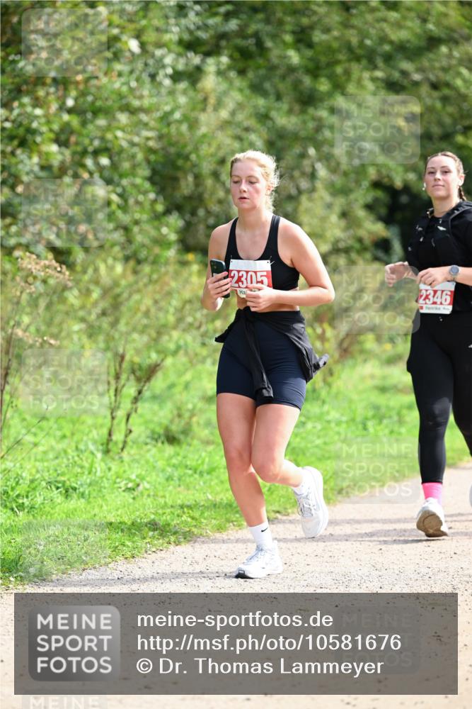 27.09.2026 - 35. Volkslauf durch das schöne Alstertal Dr. Thomas Lammeyer http://msf.ph/oto/10581676 27.09.2026 12:27:48 Laufen 2305, 2346, 1 meine-sportfotos.de