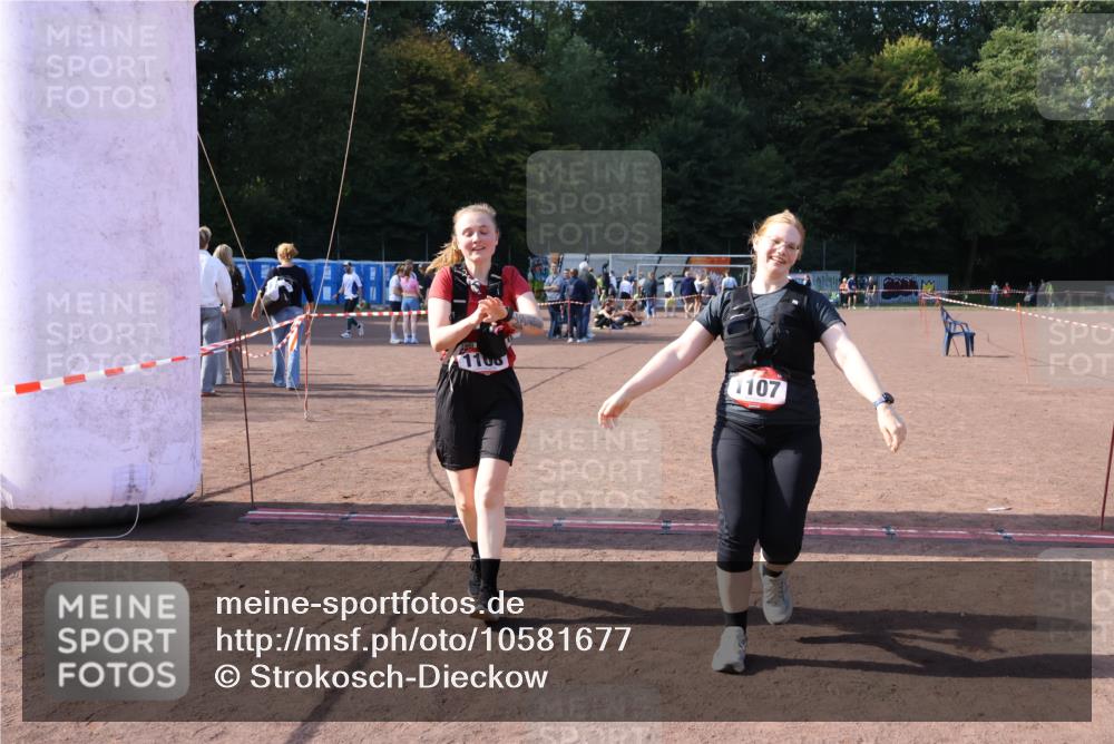 27.09.2026 - 35. Volkslauf durch das schöne Alstertal Strokosch-Dieckow http://msf.ph/oto/10581677 27.09.2026 13:02:31 Ziel 1107, 1108, 2035 meine-sportfotos.de