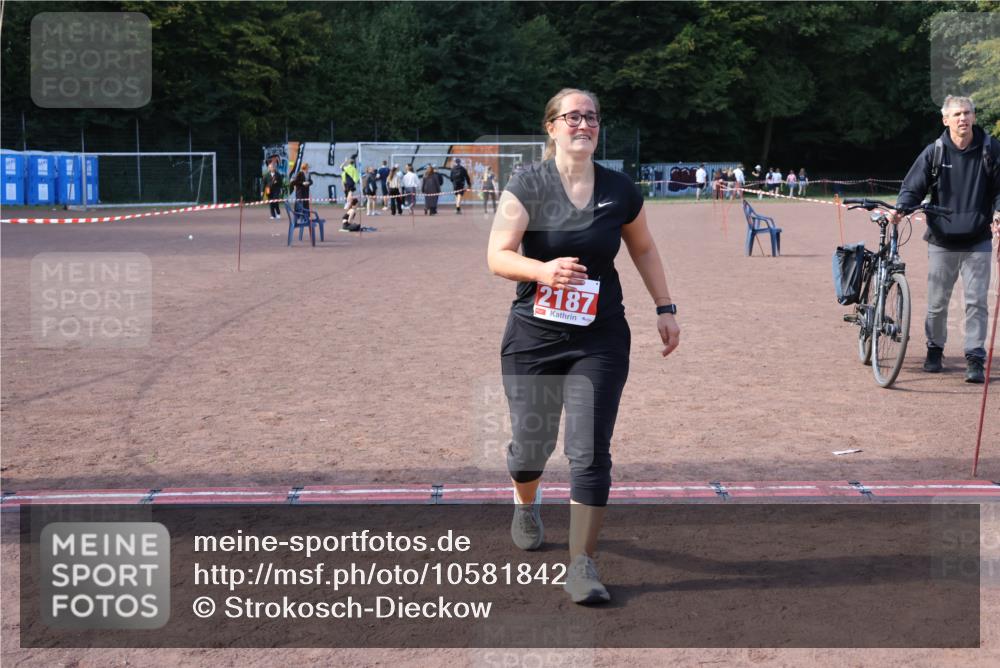 27.09.2026 - 35. Volkslauf durch das schöne Alstertal Strokosch-Dieckow http://msf.ph/oto/10581842 27.09.2026 13:03:38 Ziel 2187 meine-sportfotos.de