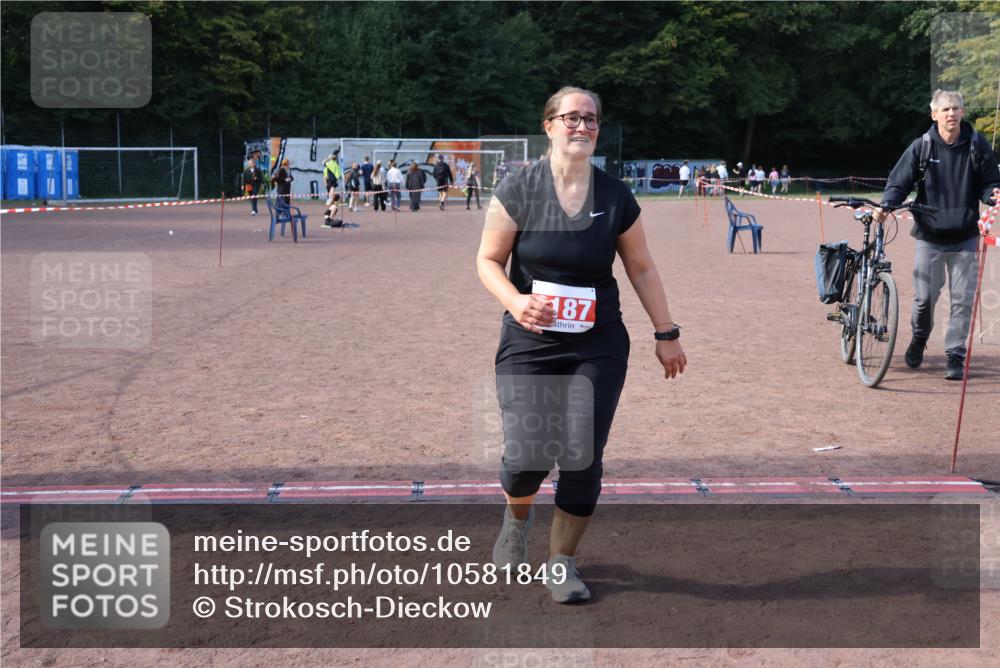 27.09.2026 - 35. Volkslauf durch das schöne Alstertal Strokosch-Dieckow http://msf.ph/oto/10581849 27.09.2026 13:03:39 Ziel 2187 meine-sportfotos.de