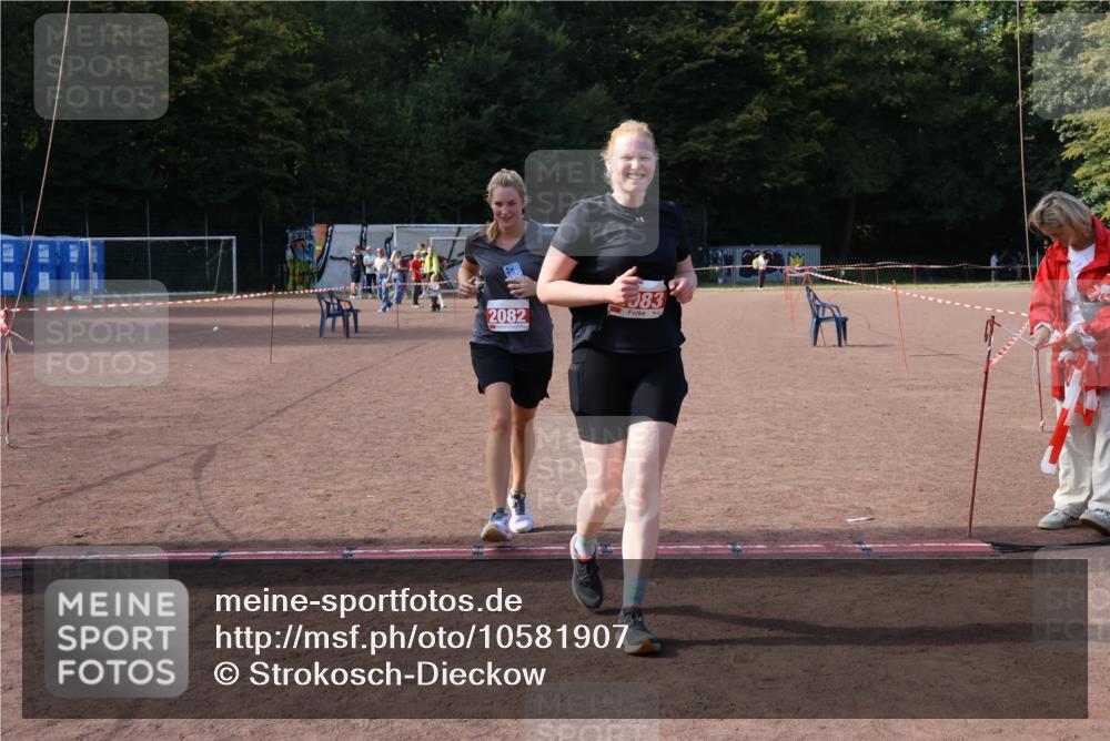 27.09.2026 - 35. Volkslauf durch das schöne Alstertal Strokosch-Dieckow http://msf.ph/oto/10581907 27.09.2026 13:06:16 Ziel 2082, 2083 meine-sportfotos.de