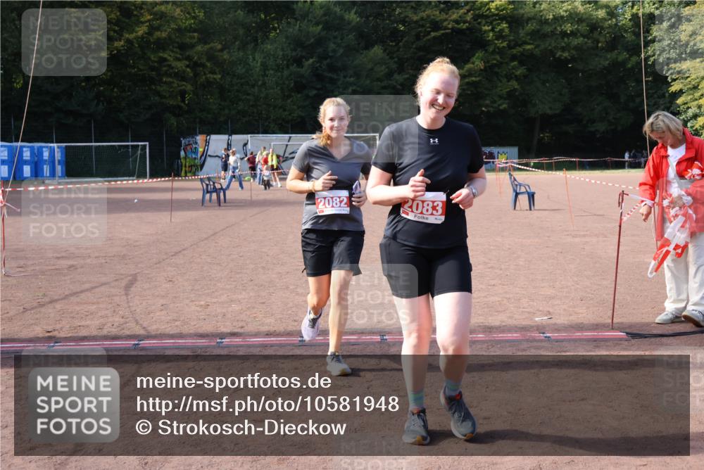 27.09.2026 - 35. Volkslauf durch das schöne Alstertal Strokosch-Dieckow http://msf.ph/oto/10581948 27.09.2026 13:06:17 Ziel 2082, 2083 meine-sportfotos.de