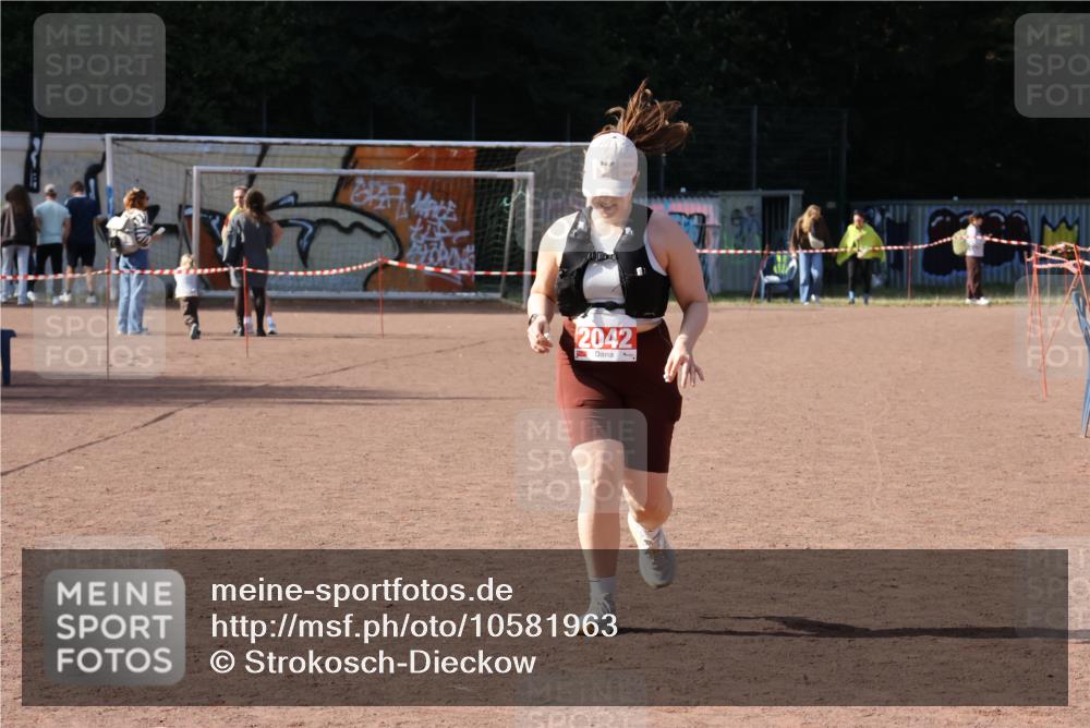 27.09.2026 - 35. Volkslauf durch das schöne Alstertal Strokosch-Dieckow http://msf.ph/oto/10581963 27.09.2026 13:06:47 Ziel 2042 meine-sportfotos.de