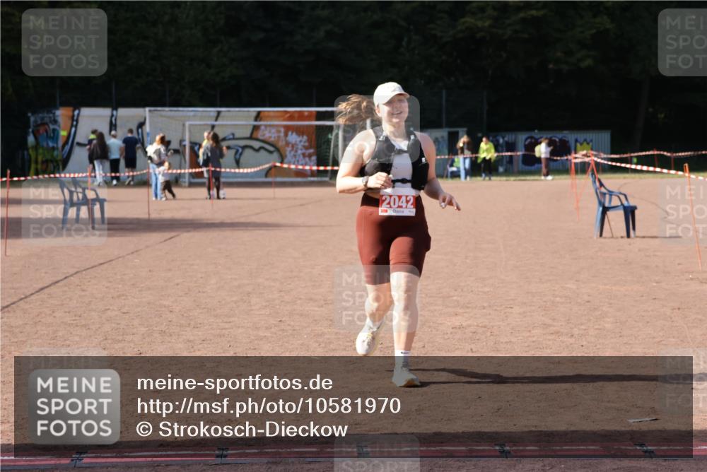 27.09.2026 - 35. Volkslauf durch das schöne Alstertal Strokosch-Dieckow http://msf.ph/oto/10581970 27.09.2026 13:06:48 Ziel 2042 meine-sportfotos.de