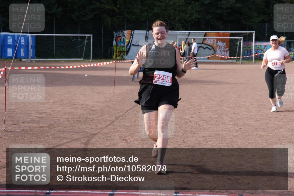 27.09.2026 - 35. Volkslauf durch das schöne Alstertal Strokosch-Dieckow http://msf.ph/oto/10582078 27.09.2026 13:10:19 Ziel 2106, 2109, 2298 meine-sportfotos.de