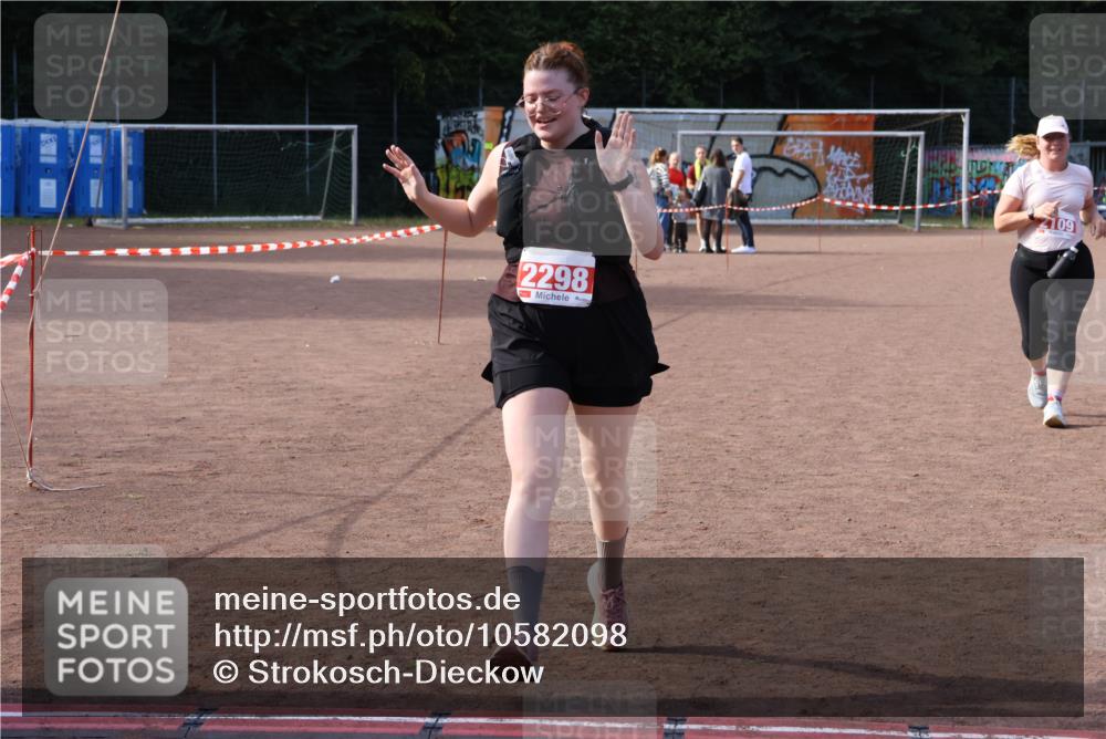 27.09.2026 - 35. Volkslauf durch das schöne Alstertal Strokosch-Dieckow http://msf.ph/oto/10582098 27.09.2026 13:10:20 Ziel 2106, 2109, 2298 meine-sportfotos.de