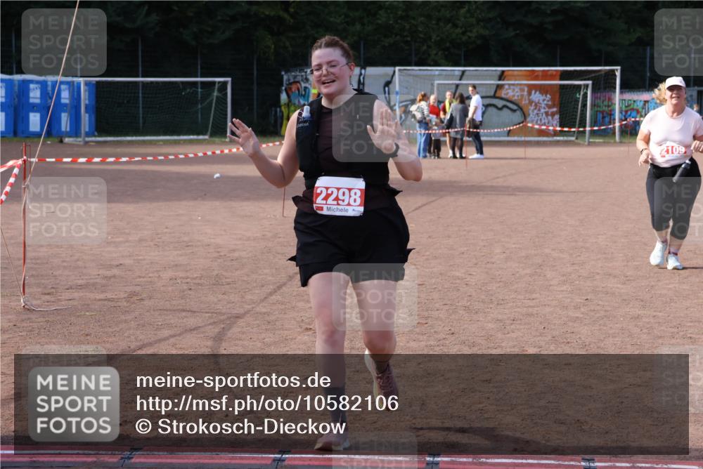 27.09.2026 - 35. Volkslauf durch das schöne Alstertal Strokosch-Dieckow http://msf.ph/oto/10582106 27.09.2026 13:10:20 Ziel 2106, 2109, 2298 meine-sportfotos.de