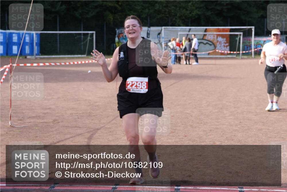 27.09.2026 - 35. Volkslauf durch das schöne Alstertal Strokosch-Dieckow http://msf.ph/oto/10582109 27.09.2026 13:10:20 Ziel 2106, 2109, 2298 meine-sportfotos.de