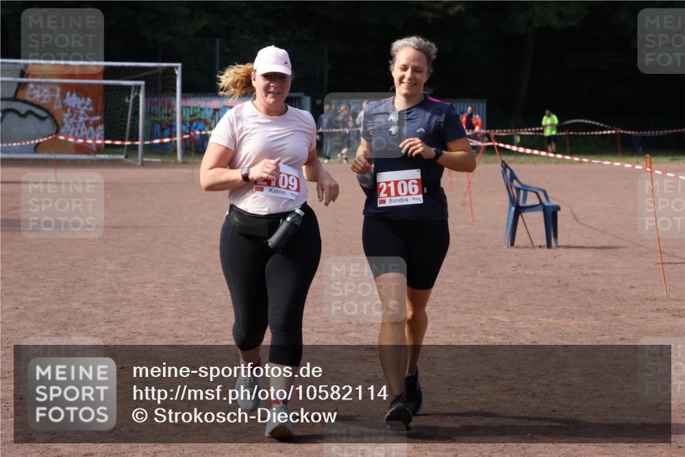 27.09.2026 - 35. Volkslauf durch das schöne Alstertal Strokosch-Dieckow http://msf.ph/oto/10582114 27.09.2026 13:10:22 Ziel 2106, 2109, 2298 meine-sportfotos.de