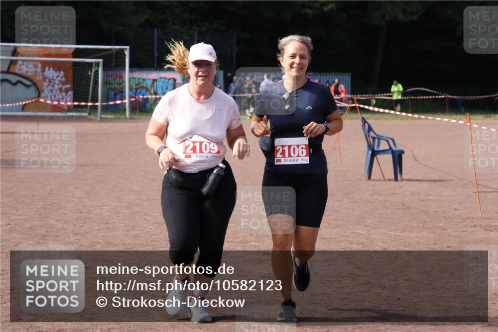 27.09.2026 - 35. Volkslauf durch das schöne Alstertal Strokosch-Dieckow http://msf.ph/oto/10582123 27.09.2026 13:10:22 Ziel 2106, 2109, 2298 meine-sportfotos.de