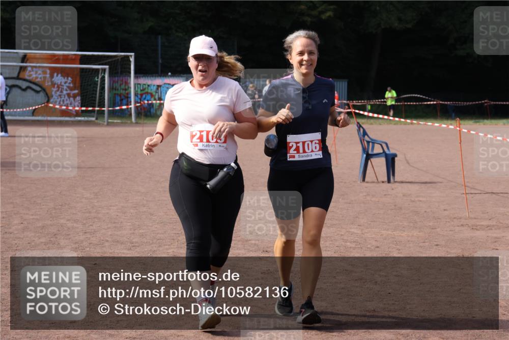 27.09.2026 - 35. Volkslauf durch das schöne Alstertal Strokosch-Dieckow http://msf.ph/oto/10582136 27.09.2026 13:10:22 Ziel 2106, 2109, 2298 meine-sportfotos.de