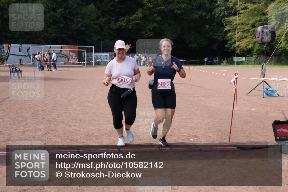 27.09.2026 - 35. Volkslauf durch das schöne Alstertal Strokosch-Dieckow http://msf.ph/oto/10582142 27.09.2026 13:10:23 Ziel 2106, 2109, 2298 meine-sportfotos.de
