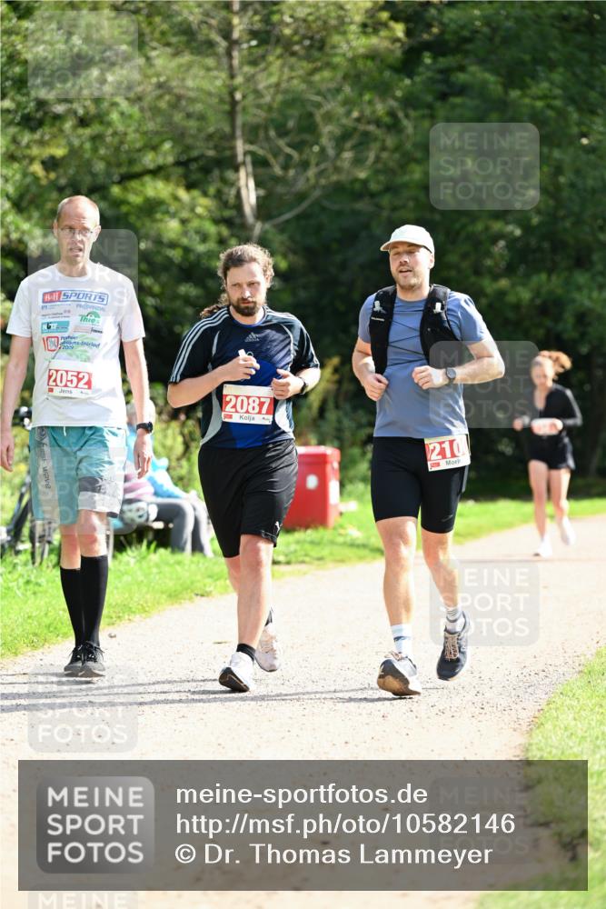 27.09.2026 - 35. Volkslauf durch das schöne Alstertal Dr. Thomas Lammeyer http://msf.ph/oto/10582146 27.09.2026 12:32:58 Laufen 2009, 2052, 2087, 210 meine-sportfotos.de