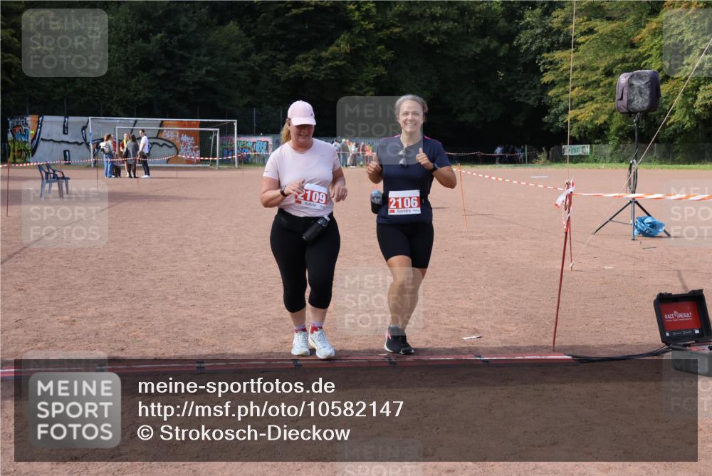 27.09.2026 - 35. Volkslauf durch das schöne Alstertal Strokosch-Dieckow http://msf.ph/oto/10582147 27.09.2026 13:10:23 Ziel 2106, 2109, 2298 meine-sportfotos.de