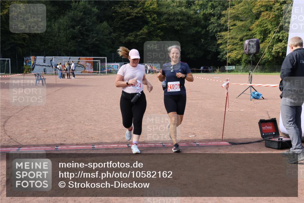 27.09.2026 - 35. Volkslauf durch das schöne Alstertal Strokosch-Dieckow http://msf.ph/oto/10582162 27.09.2026 13:10:23 Ziel 2106, 2109, 2298 meine-sportfotos.de