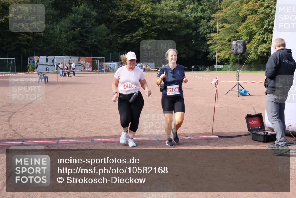27.09.2026 - 35. Volkslauf durch das schöne Alstertal Strokosch-Dieckow http://msf.ph/oto/10582168 27.09.2026 13:10:23 Ziel 2106, 2109, 2298 meine-sportfotos.de