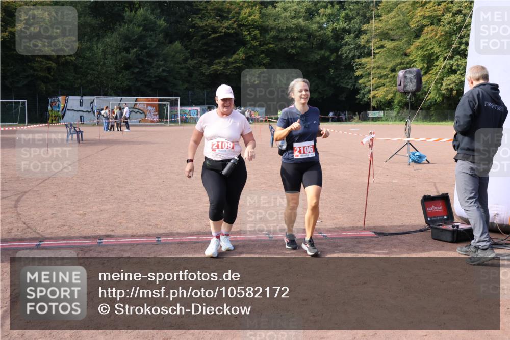 27.09.2026 - 35. Volkslauf durch das schöne Alstertal Strokosch-Dieckow http://msf.ph/oto/10582172 27.09.2026 13:10:23 Ziel 2106, 2109, 2298 meine-sportfotos.de