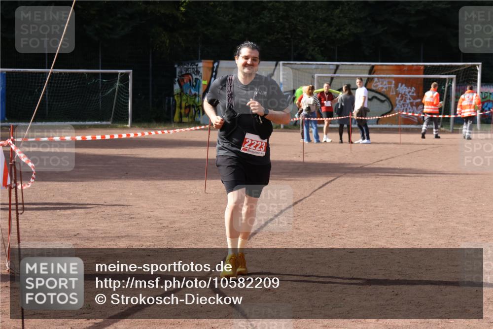 27.09.2026 - 35. Volkslauf durch das schöne Alstertal Strokosch-Dieckow http://msf.ph/oto/10582209 27.09.2026 13:12:24 Ziel 2223 meine-sportfotos.de