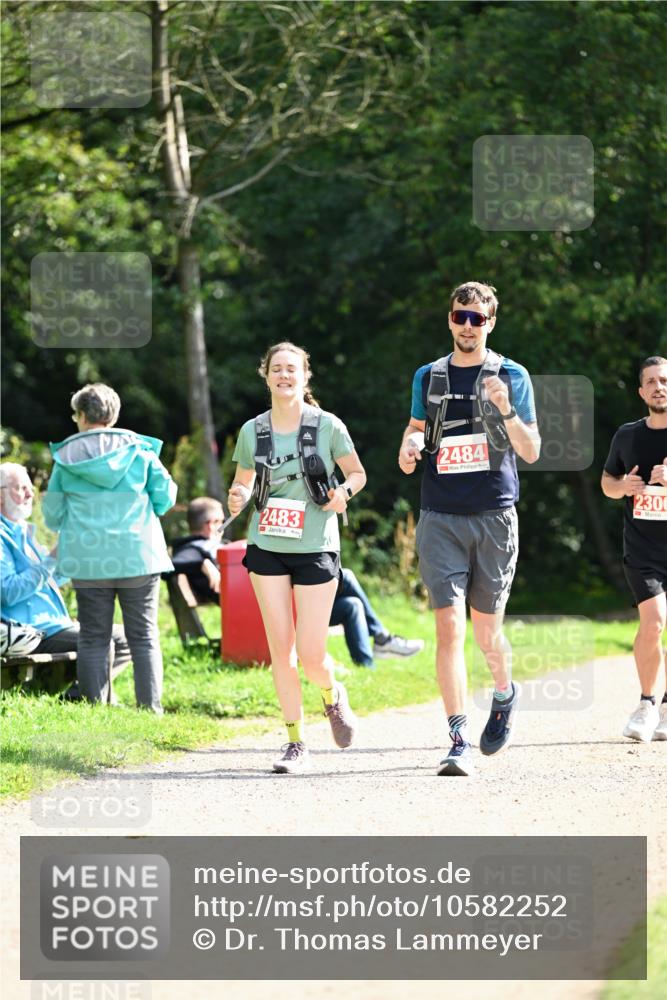 27.09.2026 - 35. Volkslauf durch das schöne Alstertal Dr. Thomas Lammeyer http://msf.ph/oto/10582252 27.09.2026 12:34:04 Laufen 100, 2483, 2484, 2300 meine-sportfotos.de