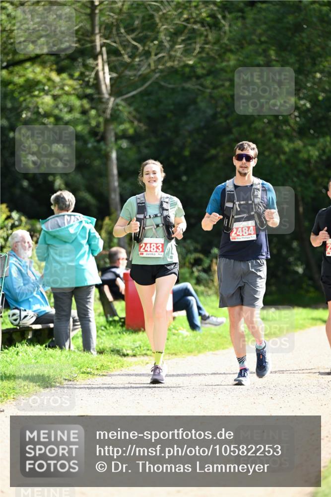 27.09.2026 - 35. Volkslauf durch das schöne Alstertal Dr. Thomas Lammeyer http://msf.ph/oto/10582253 27.09.2026 12:34:04 Laufen 32, 2483, 2484 meine-sportfotos.de