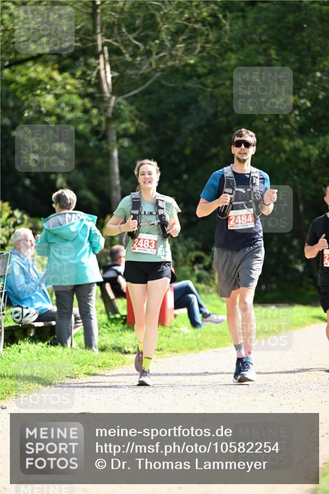 27.09.2026 - 35. Volkslauf durch das schöne Alstertal Dr. Thomas Lammeyer http://msf.ph/oto/10582254 27.09.2026 12:34:04 Laufen 12, 2483, 2484 meine-sportfotos.de