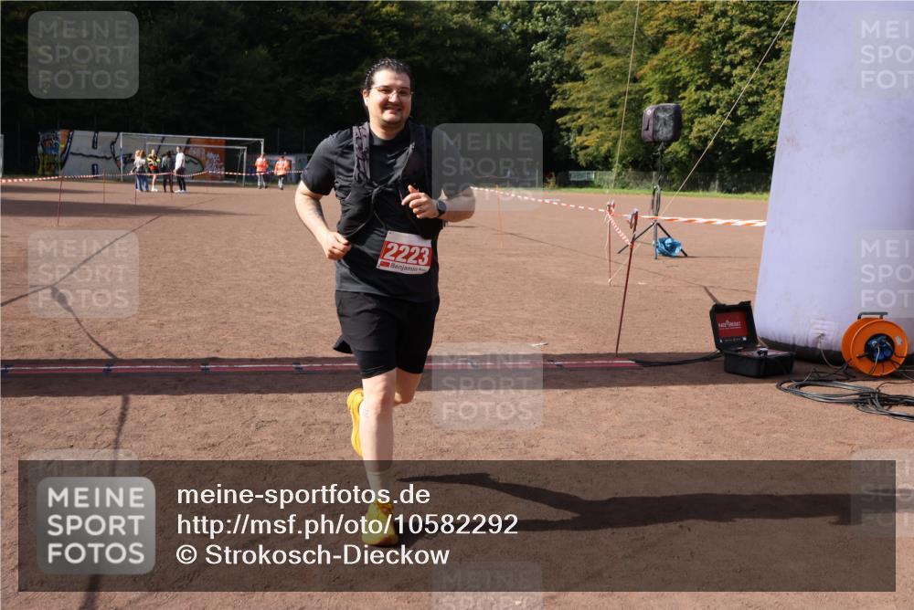 27.09.2026 - 35. Volkslauf durch das schöne Alstertal Strokosch-Dieckow http://msf.ph/oto/10582292 27.09.2026 13:12:27 Ziel 2223 meine-sportfotos.de
