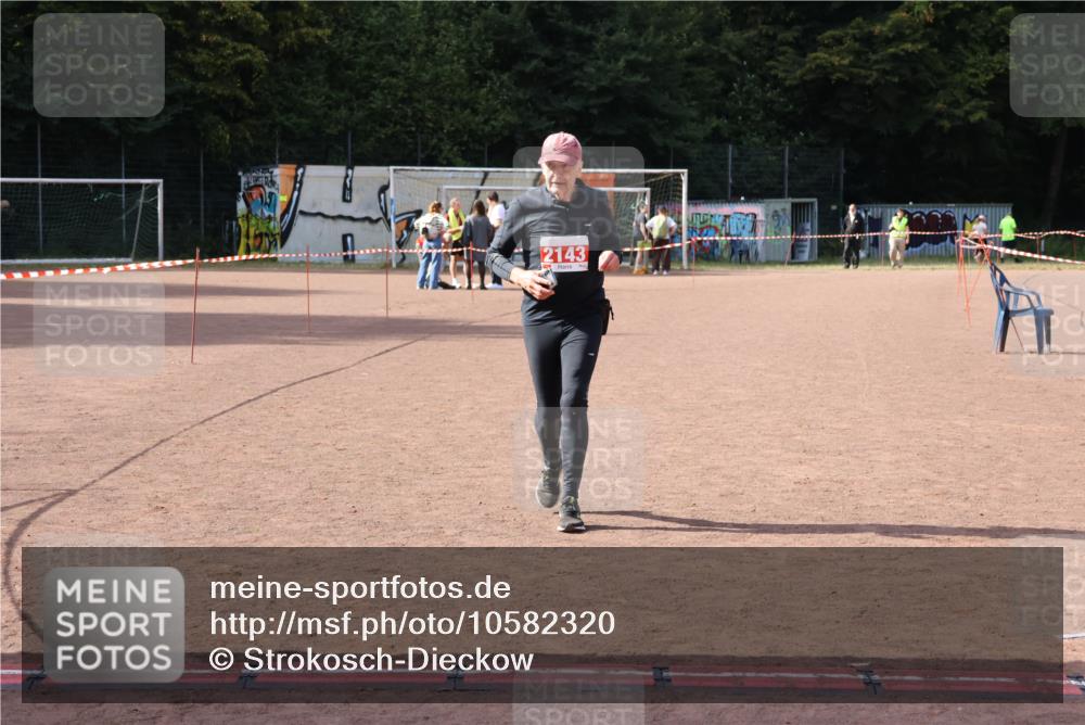 27.09.2026 - 35. Volkslauf durch das schöne Alstertal Strokosch-Dieckow http://msf.ph/oto/10582320 27.09.2026 13:14:23 Ziel 2143 meine-sportfotos.de