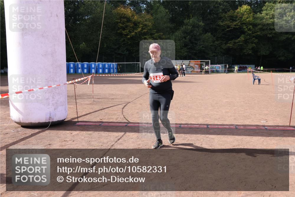 27.09.2026 - 35. Volkslauf durch das schöne Alstertal Strokosch-Dieckow http://msf.ph/oto/10582331 27.09.2026 13:14:26 Ziel 2143 meine-sportfotos.de