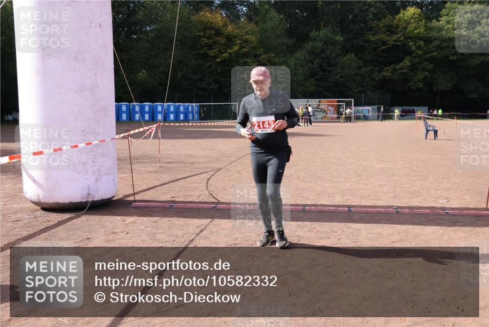 27.09.2026 - 35. Volkslauf durch das schöne Alstertal Strokosch-Dieckow http://msf.ph/oto/10582332 27.09.2026 13:14:26 Ziel 2143 meine-sportfotos.de