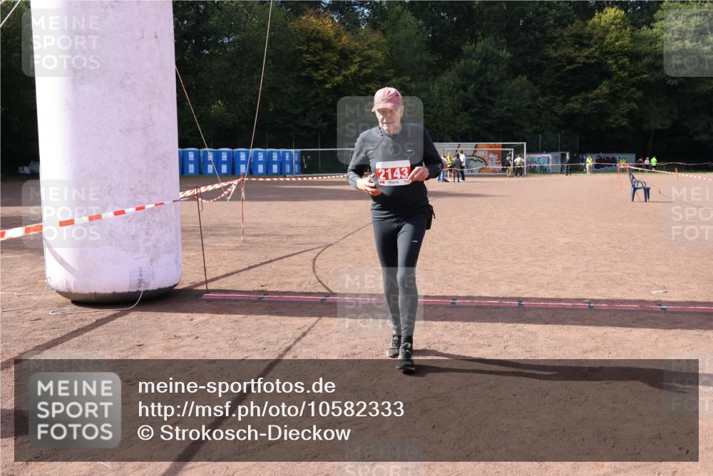 27.09.2026 - 35. Volkslauf durch das schöne Alstertal Strokosch-Dieckow http://msf.ph/oto/10582333 27.09.2026 13:14:26 Ziel 2143 meine-sportfotos.de