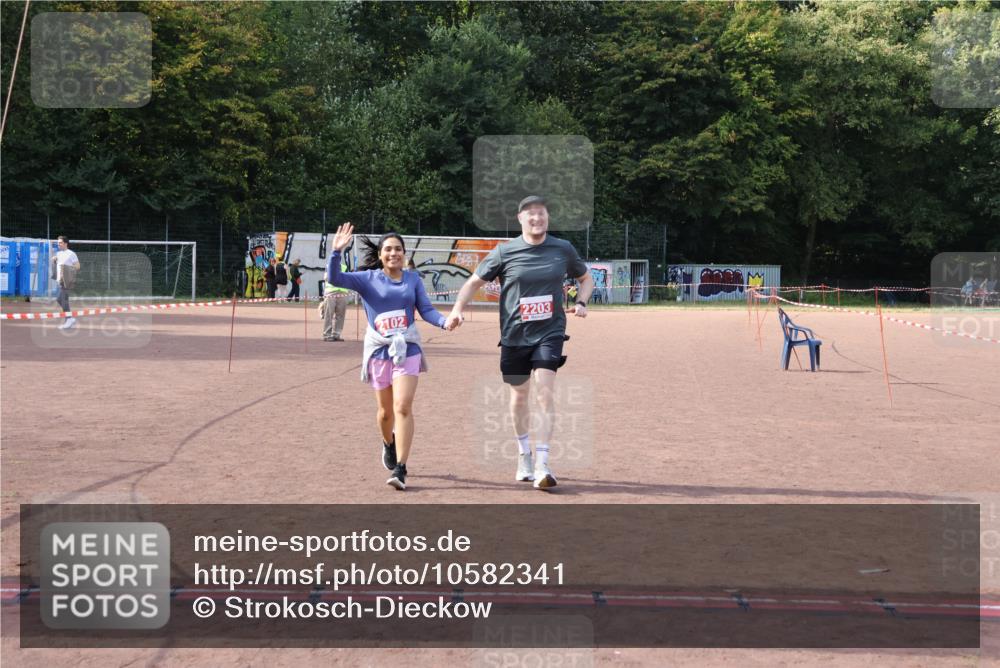 27.09.2026 - 35. Volkslauf durch das schöne Alstertal Strokosch-Dieckow http://msf.ph/oto/10582341 27.09.2026 13:15:41 Ziel 2102, 2203 meine-sportfotos.de