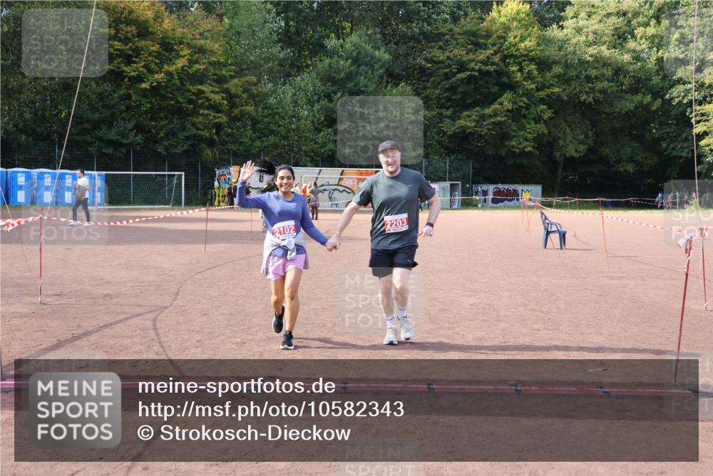 27.09.2026 - 35. Volkslauf durch das schöne Alstertal Strokosch-Dieckow http://msf.ph/oto/10582343 27.09.2026 13:15:41 Ziel 2102, 2203 meine-sportfotos.de