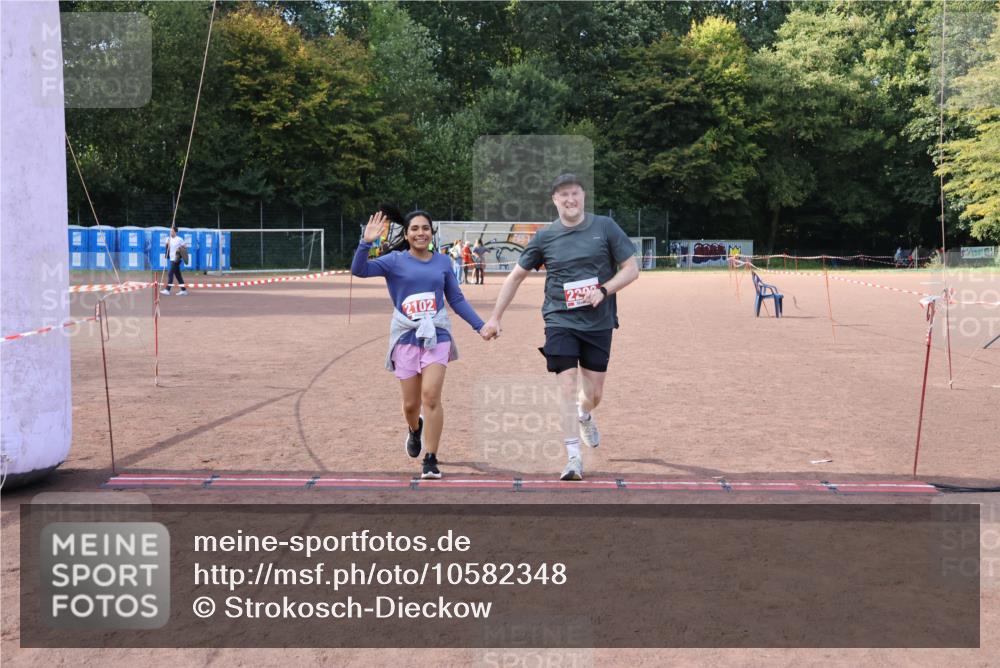 27.09.2026 - 35. Volkslauf durch das schöne Alstertal Strokosch-Dieckow http://msf.ph/oto/10582348 27.09.2026 13:15:42 Ziel 2102, 2203 meine-sportfotos.de