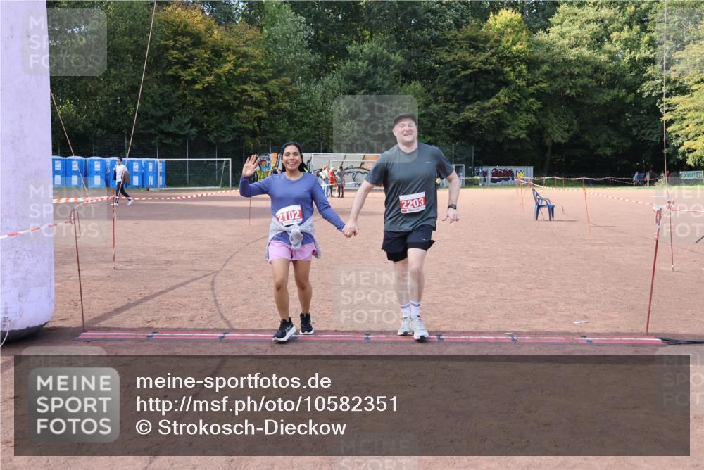 27.09.2026 - 35. Volkslauf durch das schöne Alstertal Strokosch-Dieckow http://msf.ph/oto/10582351 27.09.2026 13:15:42 Ziel 2102, 2203 meine-sportfotos.de