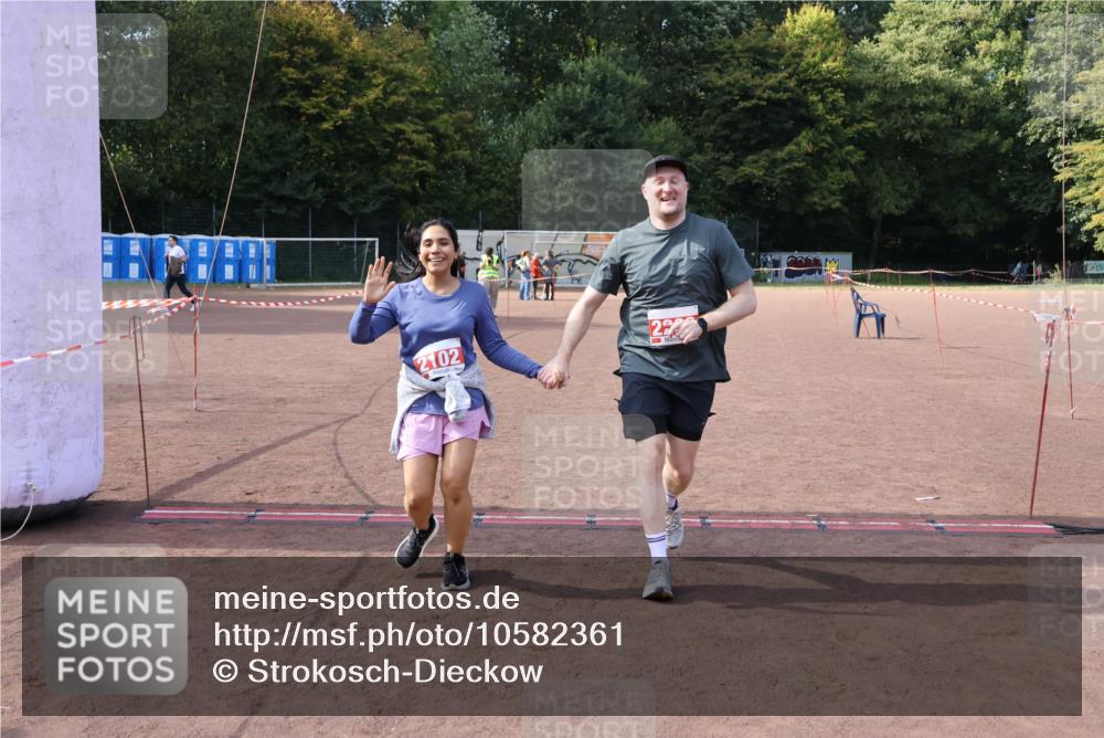 27.09.2026 - 35. Volkslauf durch das schöne Alstertal Strokosch-Dieckow http://msf.ph/oto/10582361 27.09.2026 13:15:43 Ziel 2102, 2203 meine-sportfotos.de