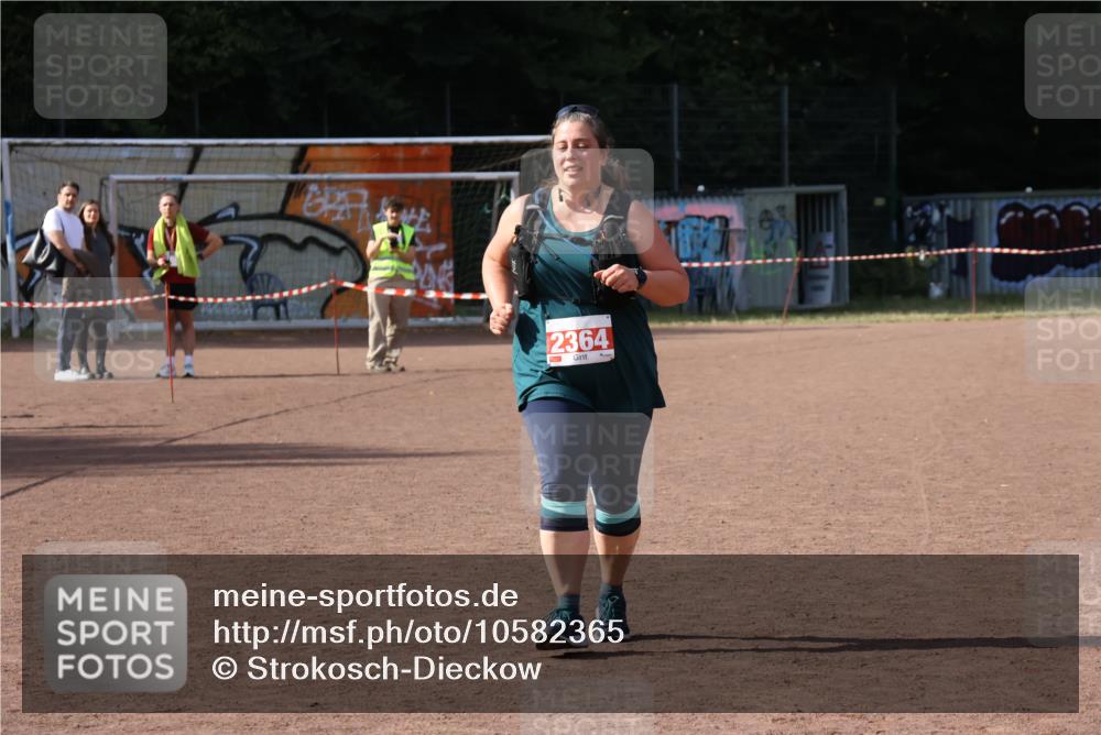 27.09.2026 - 35. Volkslauf durch das schöne Alstertal Strokosch-Dieckow http://msf.ph/oto/10582365 27.09.2026 13:16:59 Ziel 2364 meine-sportfotos.de