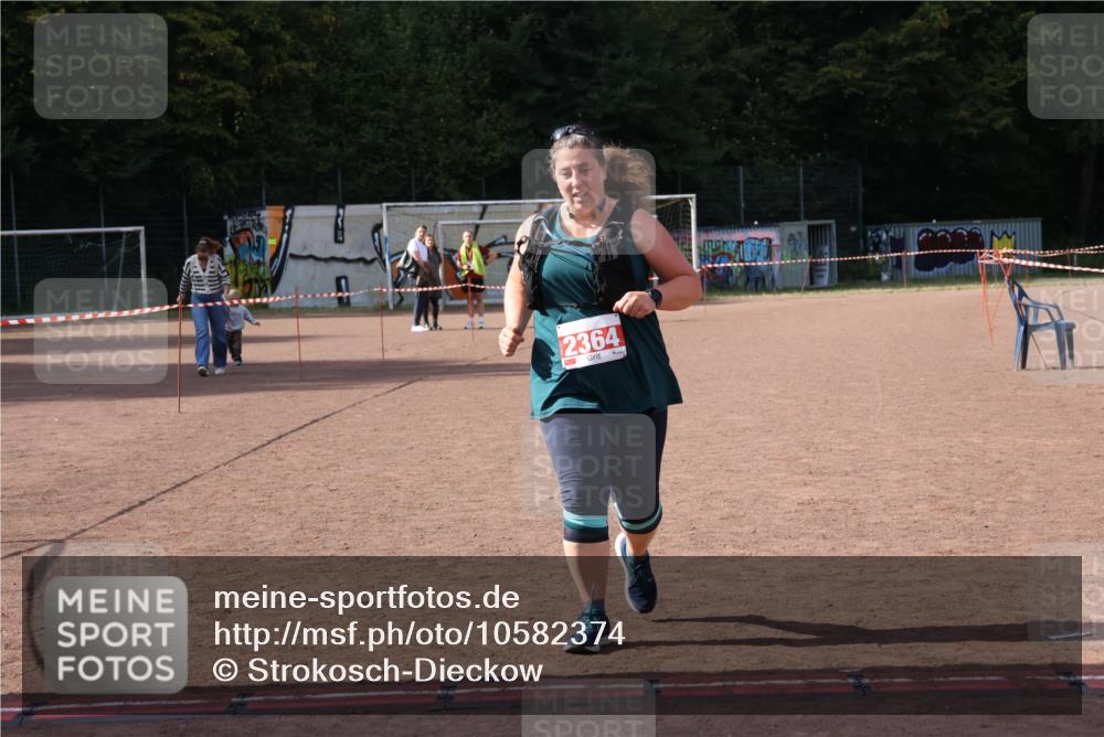 27.09.2026 - 35. Volkslauf durch das schöne Alstertal Strokosch-Dieckow http://msf.ph/oto/10582374 27.09.2026 13:17:02 Ziel 2364 meine-sportfotos.de