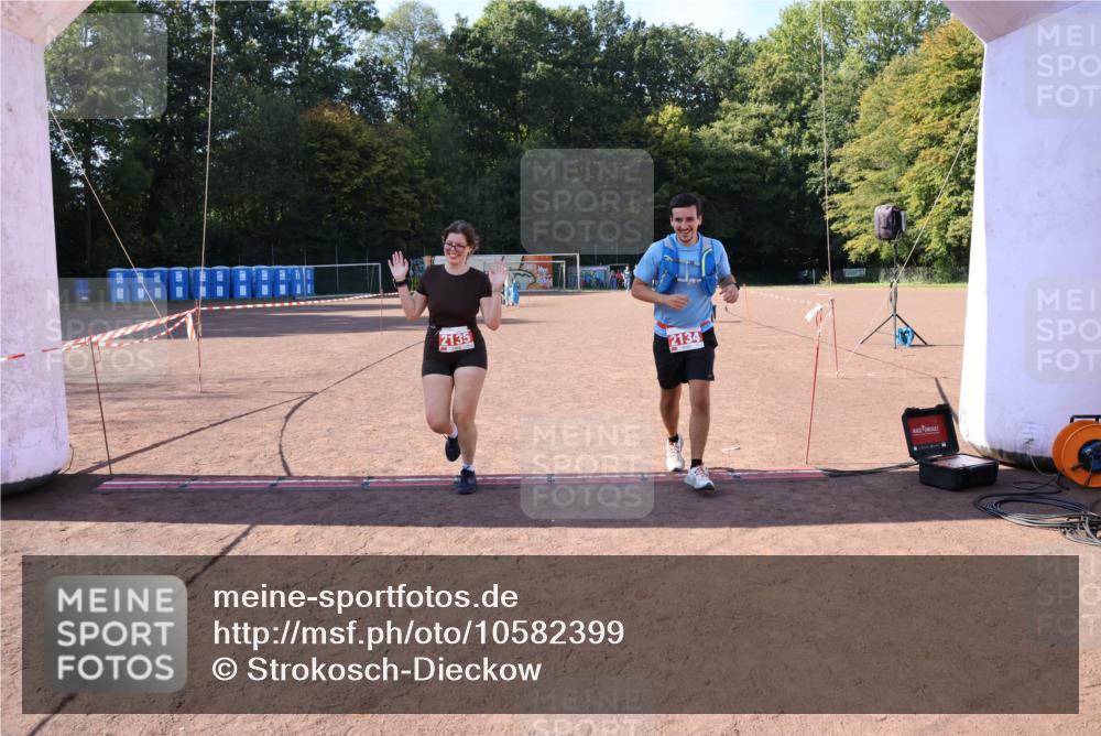 27.09.2026 - 35. Volkslauf durch das schöne Alstertal Strokosch-Dieckow http://msf.ph/oto/10582399 27.09.2026 13:28:10 Ziel 2134, 2135 meine-sportfotos.de