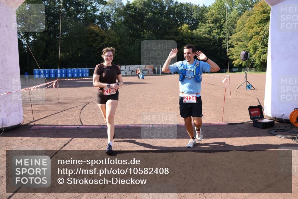 27.09.2026 - 35. Volkslauf durch das schöne Alstertal Strokosch-Dieckow http://msf.ph/oto/10582408 27.09.2026 13:28:11 Ziel 2134, 2135 meine-sportfotos.de