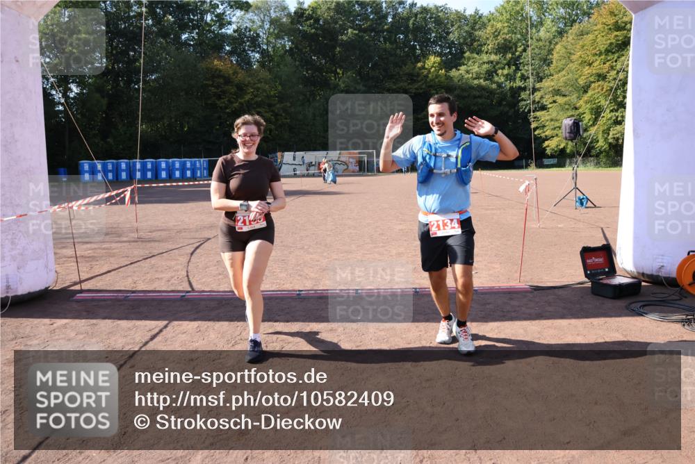 27.09.2026 - 35. Volkslauf durch das schöne Alstertal Strokosch-Dieckow http://msf.ph/oto/10582409 27.09.2026 13:28:11 Ziel 2134, 2135 meine-sportfotos.de