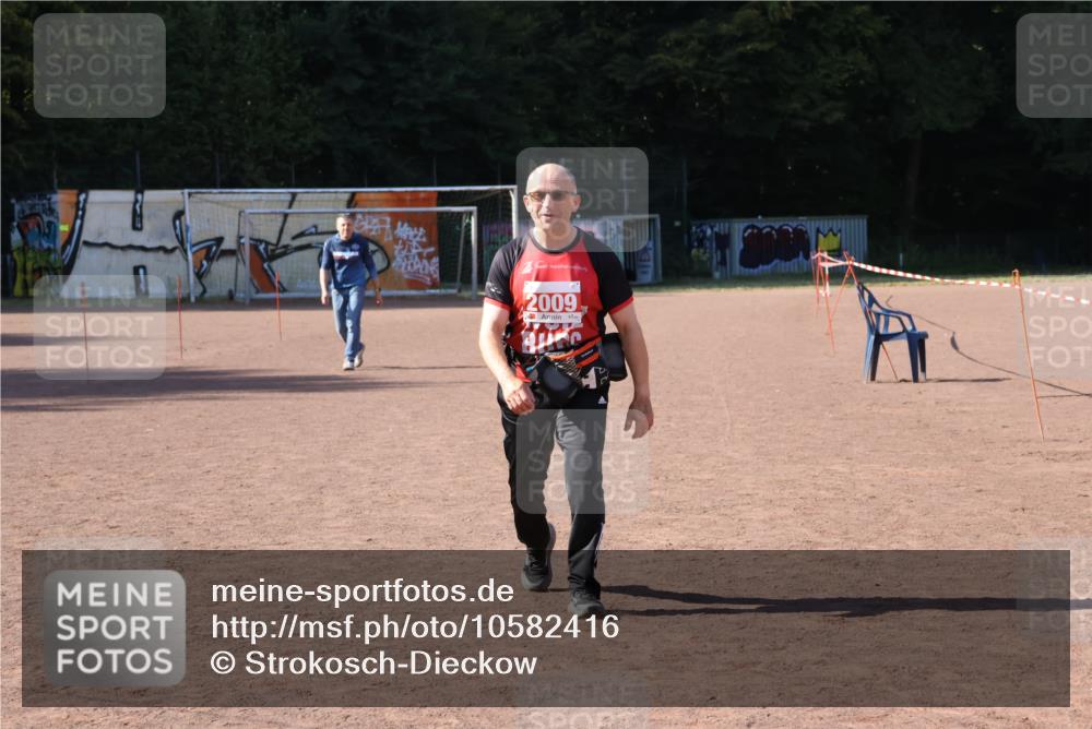 27.09.2026 - 35. Volkslauf durch das schöne Alstertal Strokosch-Dieckow http://msf.ph/oto/10582416 27.09.2026 13:29:35 Ziel 2009 meine-sportfotos.de