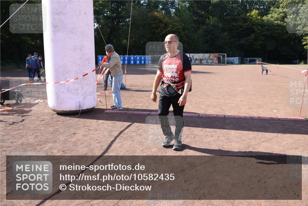 27.09.2026 - 35. Volkslauf durch das schöne Alstertal Strokosch-Dieckow http://msf.ph/oto/10582435 27.09.2026 13:29:40 Ziel 2009 meine-sportfotos.de